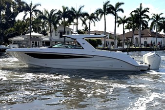Sea Ray SLX 400 Outboard 8 2026 Sea Ray SLX 400 Outboard 9