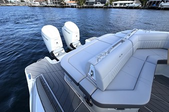 Sea Ray SLX 400 Outboard 9 2026 Sea Ray SLX 400 Outboard 10