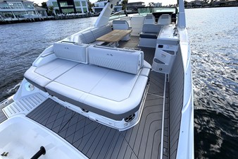 Sea Ray SLX 400 Outboard 12 2026 Sea Ray SLX 400 Outboard 13