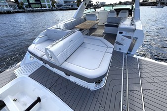 Sea Ray SLX 400 Outboard 13 2026 Sea Ray SLX 400 Outboard 14