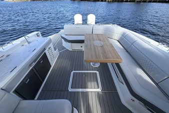 Sea Ray SLX 400 Outboard 17 2026 Sea Ray SLX 400 Outboard 18