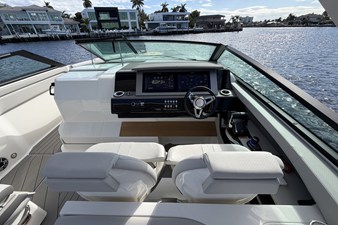 Sea Ray SLX 400 Outboard 24 2026 Sea Ray SLX 400 Outboard 25