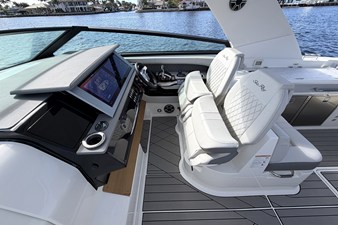 Sea Ray SLX 400 Outboard 26 2026 Sea Ray SLX 400 Outboard 27