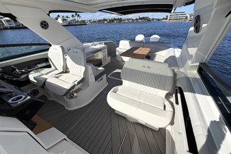 Sea Ray SLX 400 Outboard 30 2026 Sea Ray SLX 400 Outboard 31
