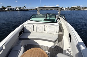Sea Ray SLX 400 Outboard 35 2026 Sea Ray SLX 400 Outboard 36