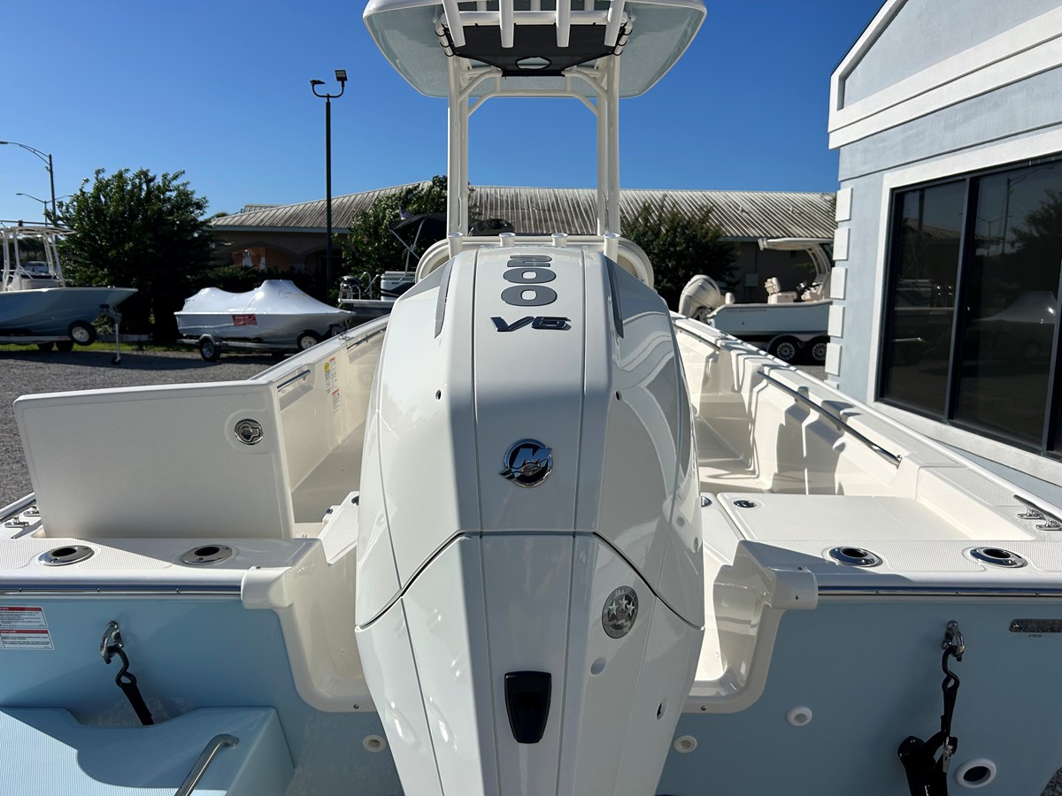 2027 Boston Whaler 210 Montauk 8