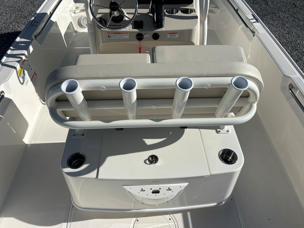 2027 Boston Whaler 210 Montauk 12