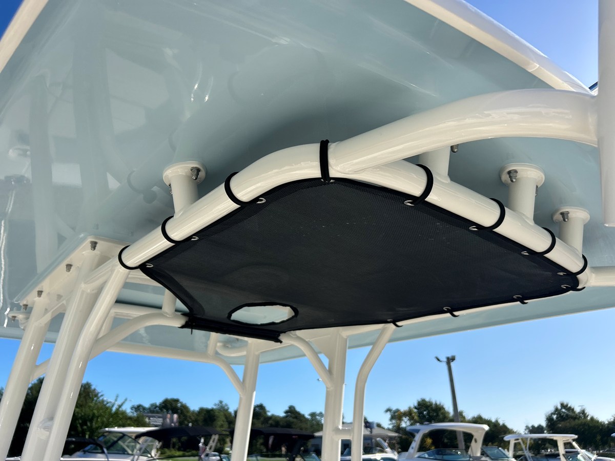 2027 Boston Whaler 210 Montauk 17