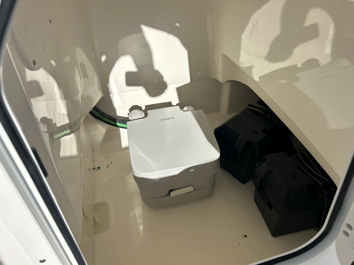 2027 Boston Whaler 210 Montauk 20