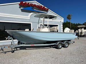Boston Whaler 210 Montauk 2 2027 Boston Whaler 210 Montauk 3