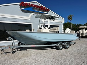 Boston Whaler 210 Montauk 3 2027 Boston Whaler 210 Montauk 4