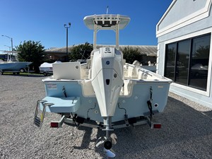 Boston Whaler 210 Montauk 6 2027 Boston Whaler 210 Montauk 7