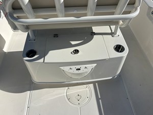 Boston Whaler 210 Montauk 12 2027 Boston Whaler 210 Montauk 13