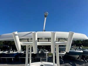 Boston Whaler 210 Montauk 13 2027 Boston Whaler 210 Montauk 14