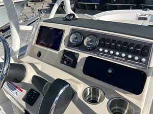 Boston Whaler 210 Montauk 18 2027 Boston Whaler 210 Montauk 19