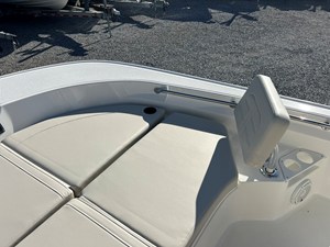Boston Whaler 210 Montauk 22 2027 Boston Whaler 210 Montauk 23