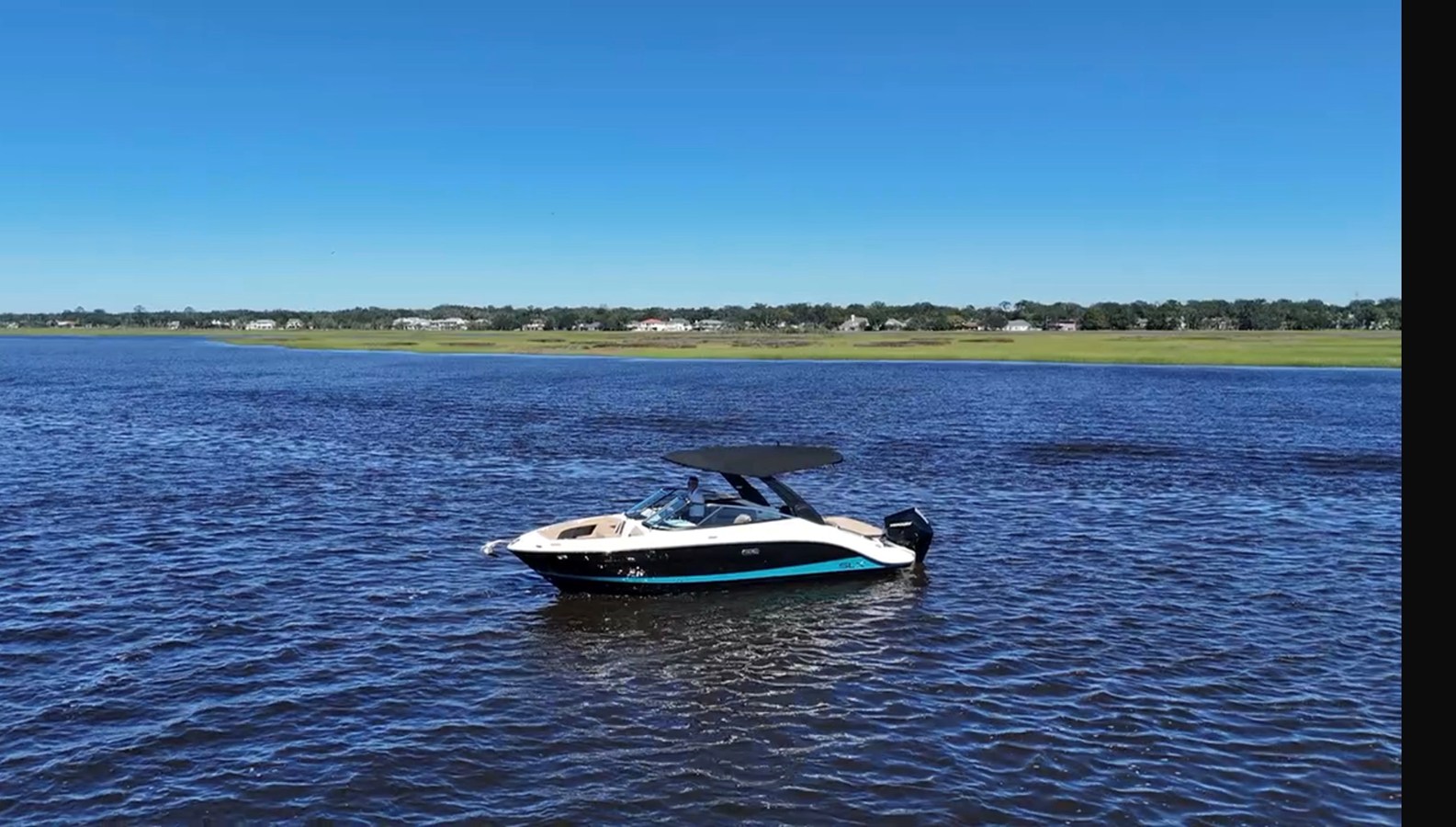 2027 Sea Ray SLX 260 Outboard 4