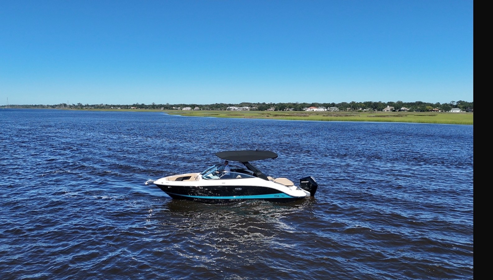 2027 Sea Ray SLX 260 Outboard 5