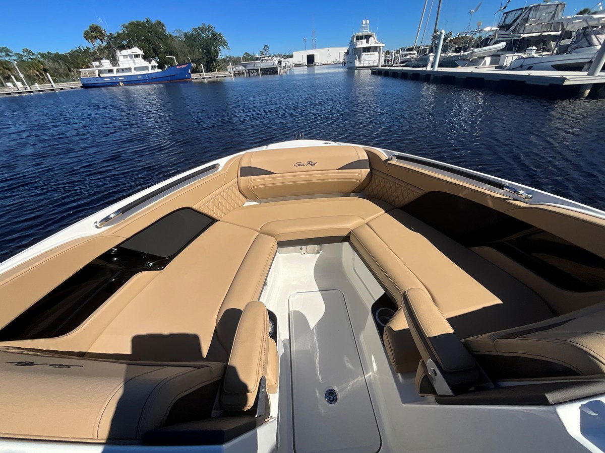 2027 Sea Ray SLX 260 Outboard 6