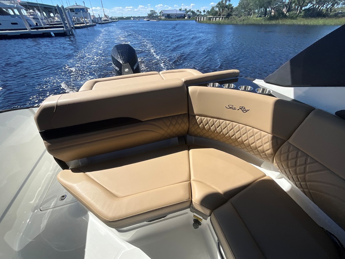 2027 Sea Ray SLX 260 Outboard 8