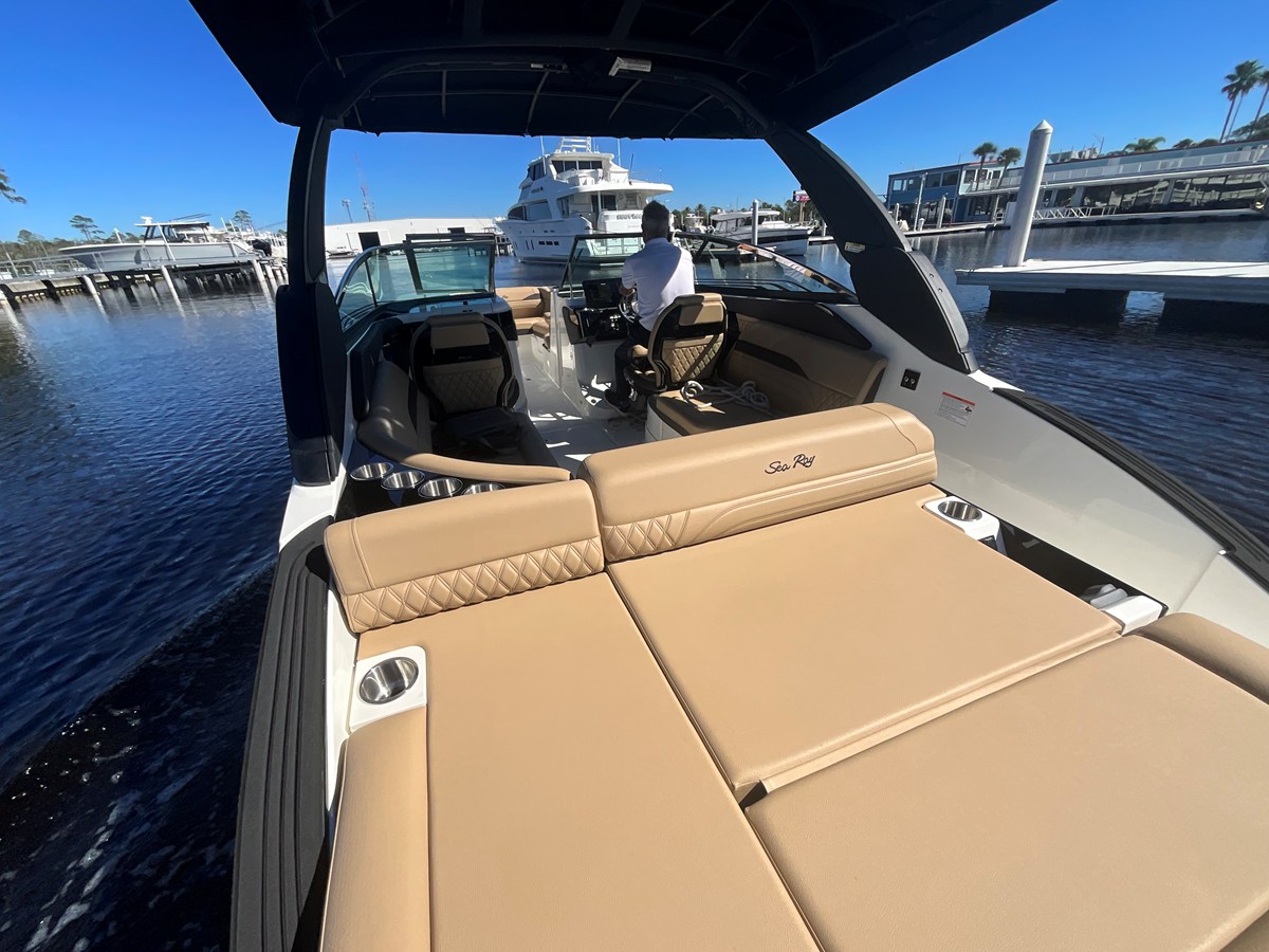 2027 Sea Ray SLX 260 Outboard 12