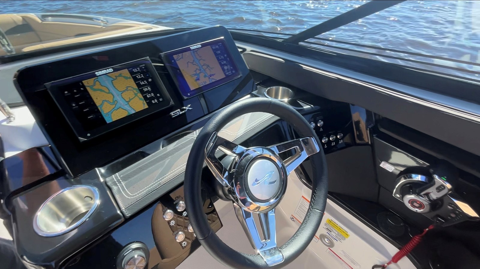 2027 Sea Ray SLX 260 Outboard 19