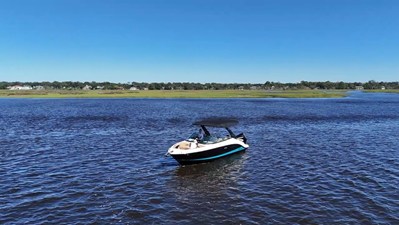 Sea Ray SLX 260 Outboard 13 2027 Sea Ray SLX 260 Outboard 14