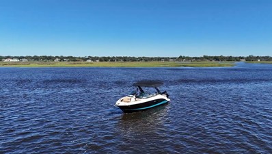 Sea Ray SLX 260 Outboard 16 2027 Sea Ray SLX 260 Outboard 17