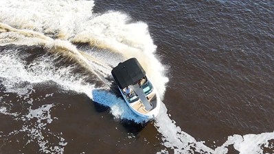 Sea Ray SLX 260 Outboard 21 2027 Sea Ray SLX 260 Outboard 22
