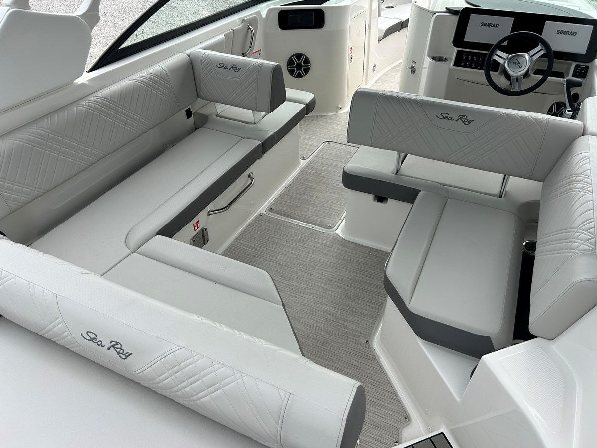 2026 Sea Ray SDX 250 Outboard 10