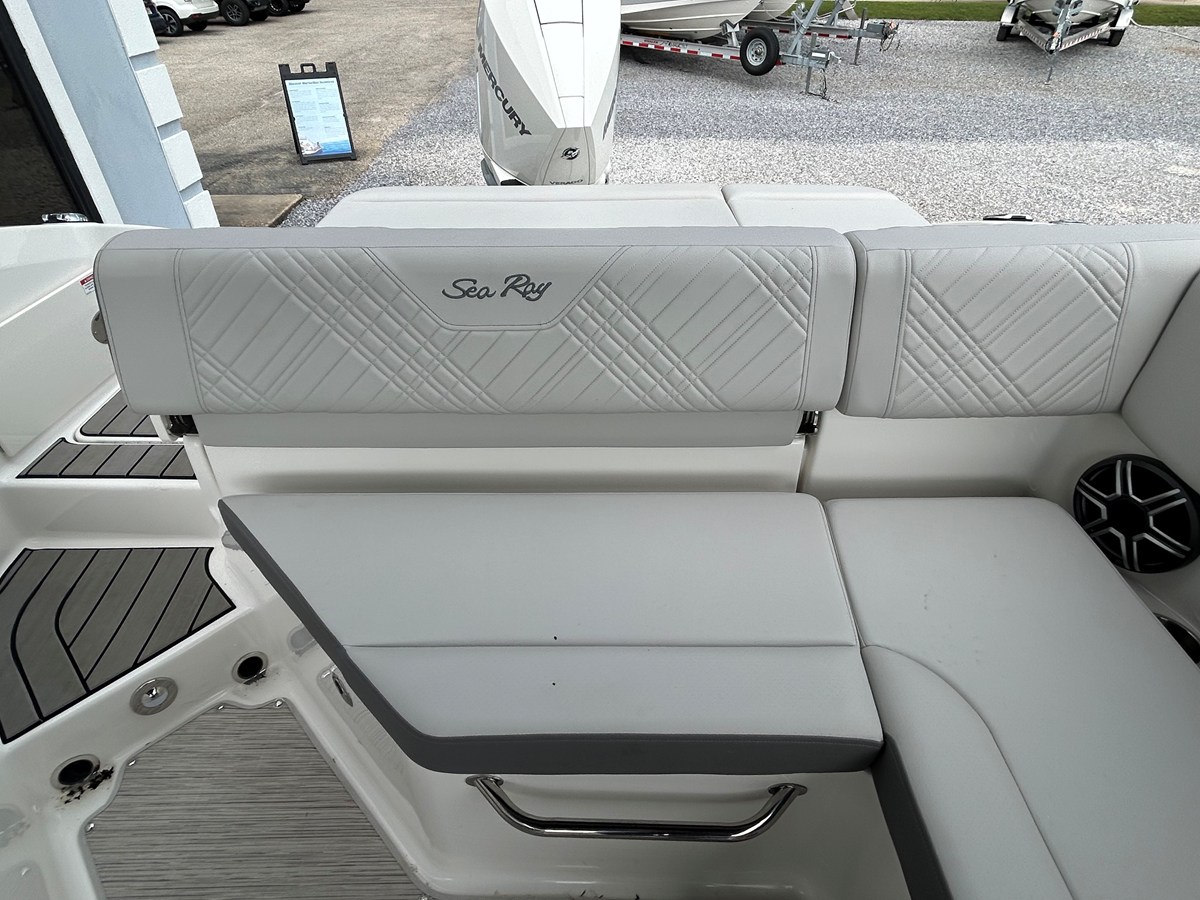 2026 Sea Ray SDX 250 Outboard 12