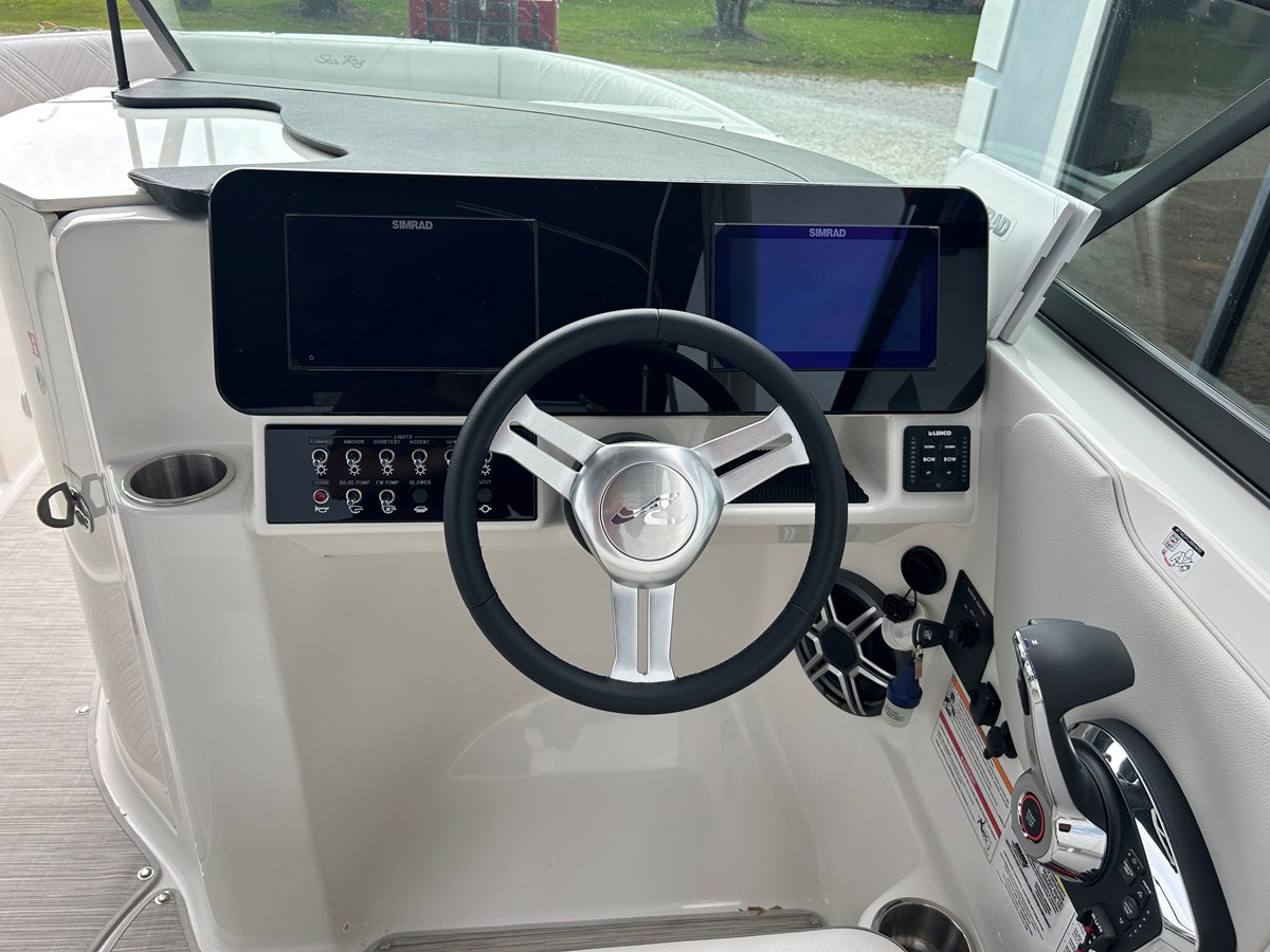 2026 Sea Ray SDX 250 Outboard 16