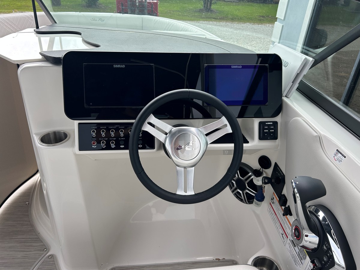 2026 Sea Ray SDX 250 Outboard 17