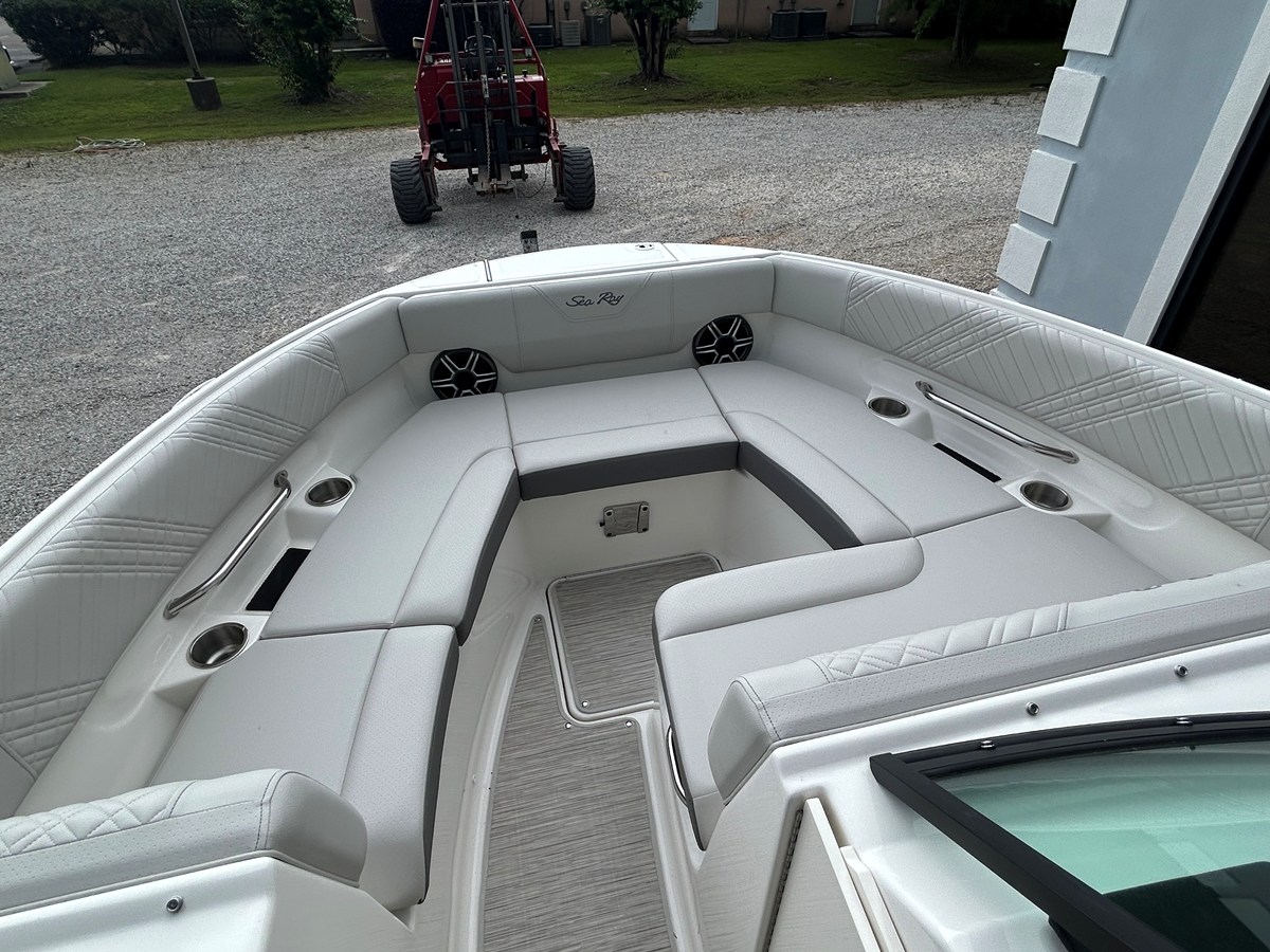 2026 Sea Ray SDX 250 Outboard 19