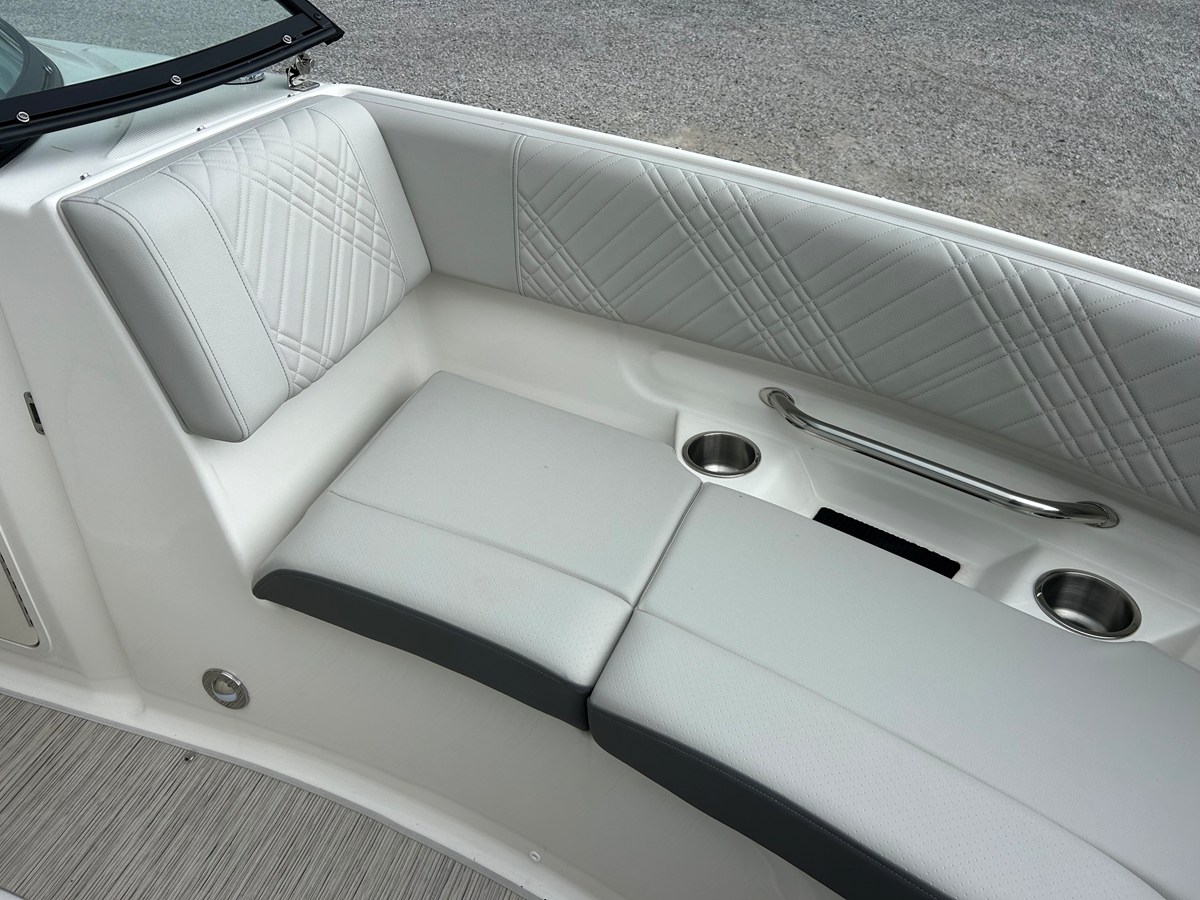 2026 Sea Ray SDX 250 Outboard 20