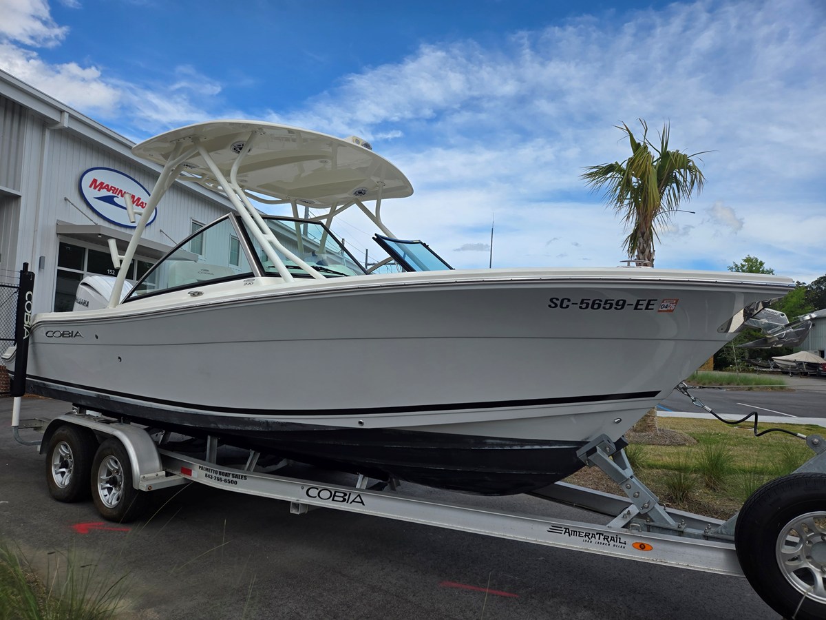 2023 Cobia 240 DUAL CONSOLE 2