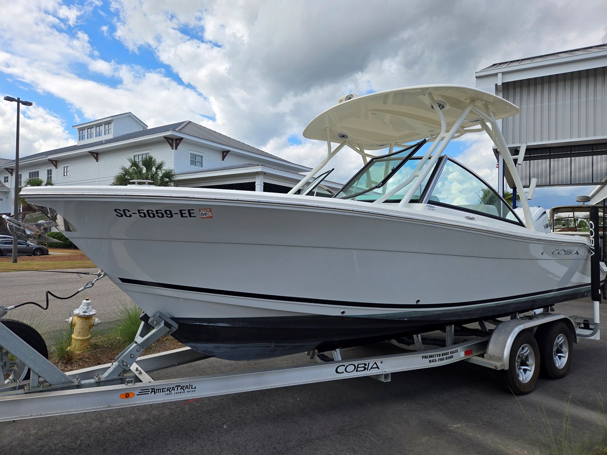 2023 Cobia 240 DUAL CONSOLE 5