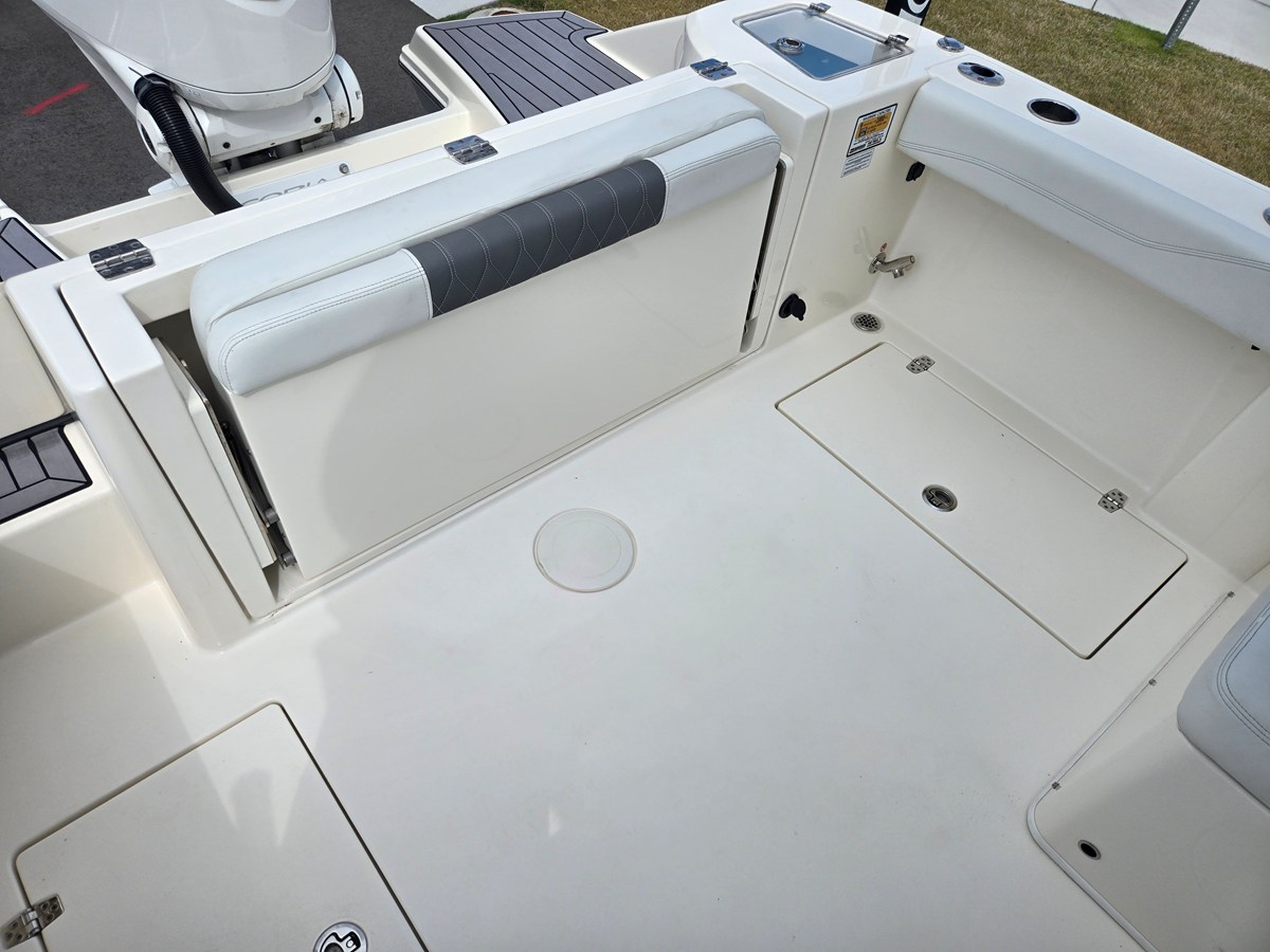 2023 Cobia 240 DUAL CONSOLE 11