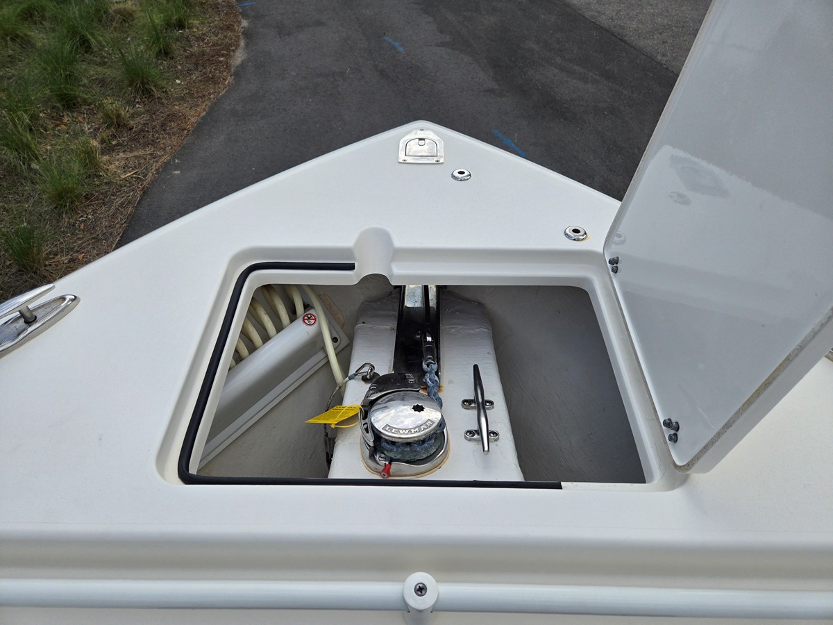 2023 Cobia 240 DUAL CONSOLE 26