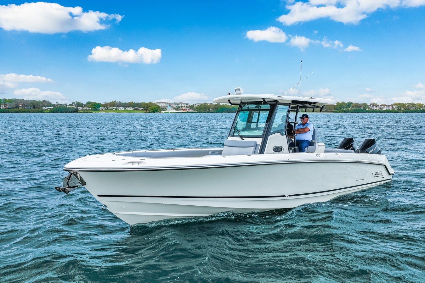 2026 Boston Whaler 330 Outrage 14