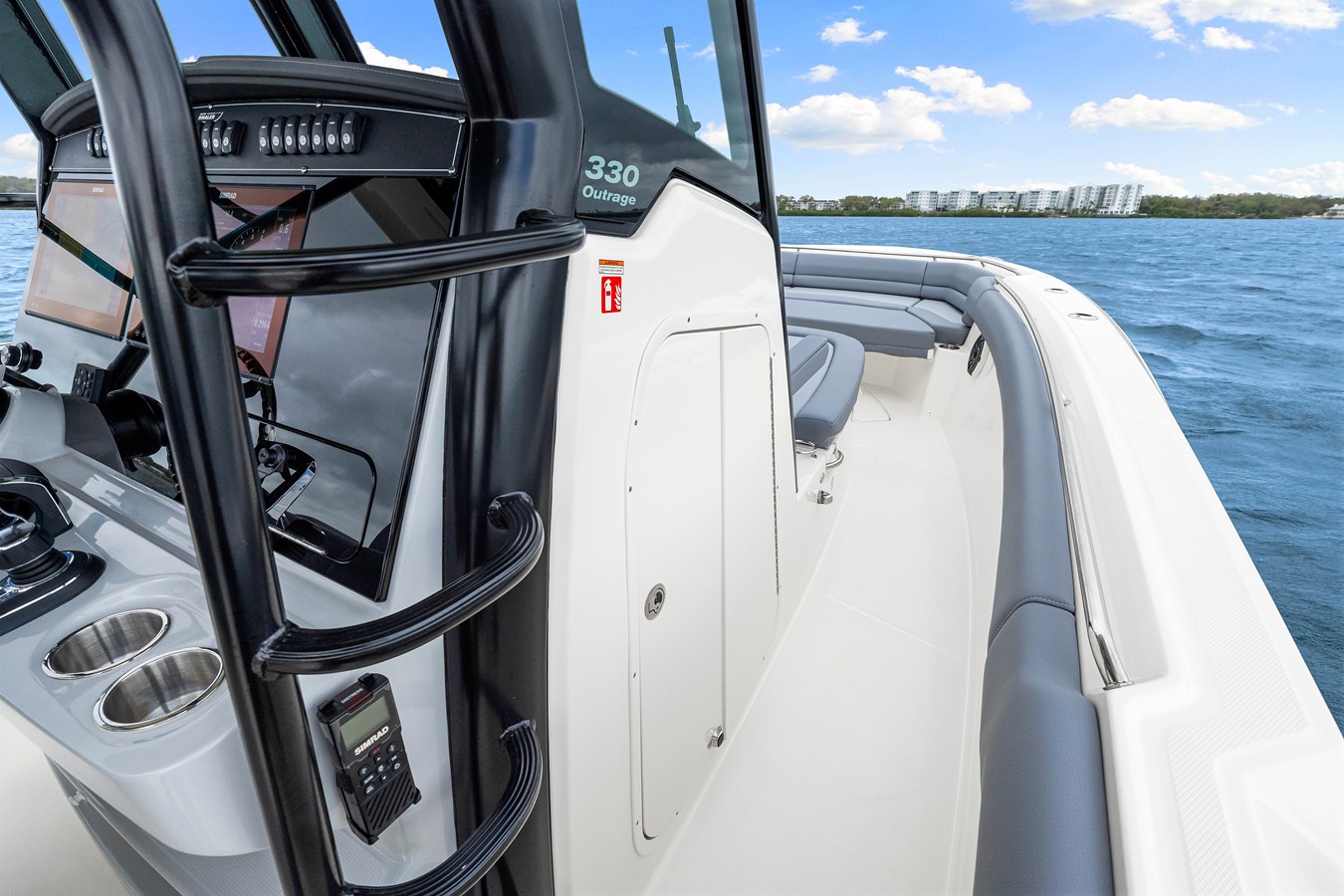 2026 Boston Whaler 330 Outrage 37