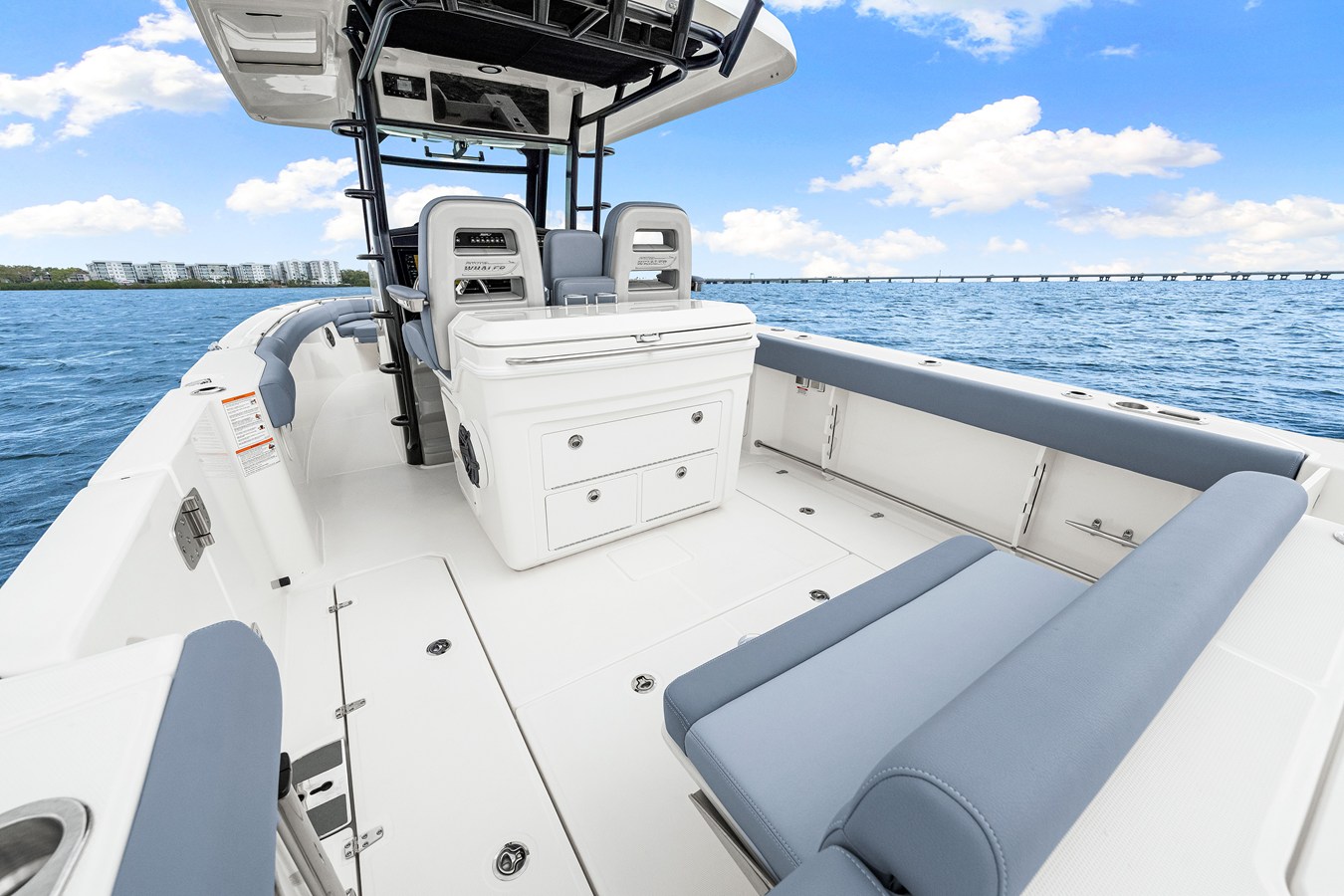 2026 Boston Whaler 330 Outrage 40