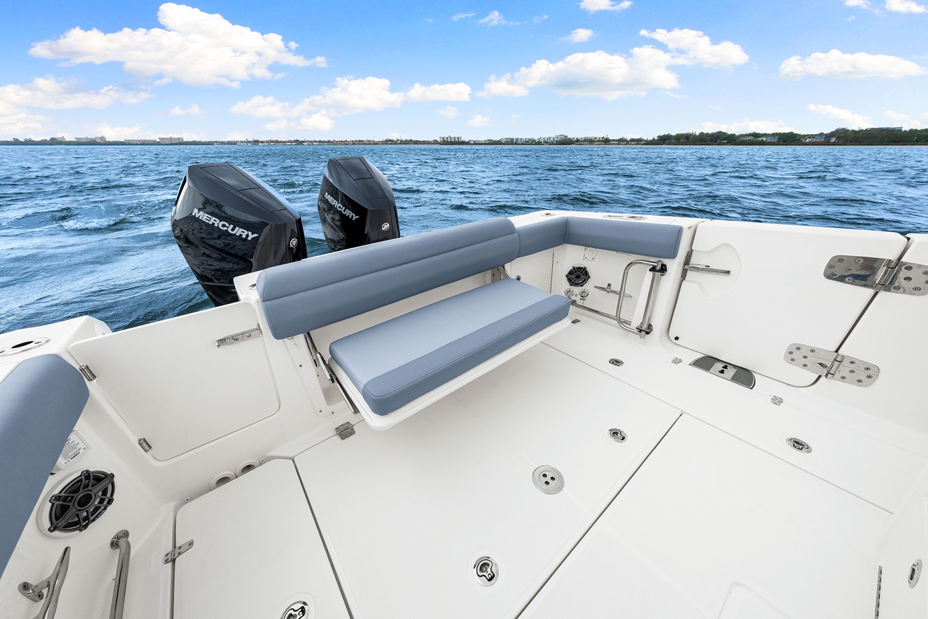 2026 Boston Whaler 330 Outrage 41