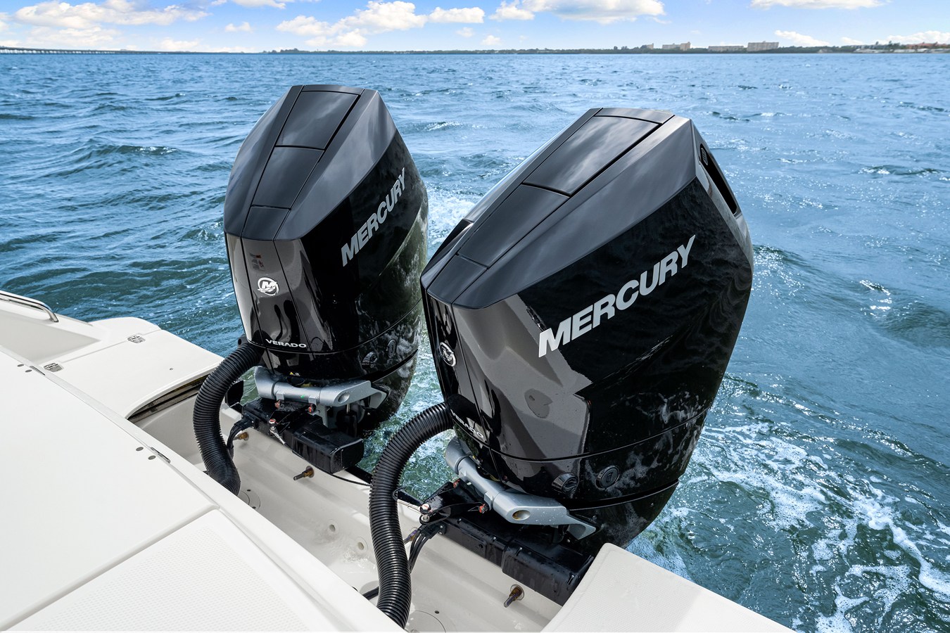2026 Boston Whaler 330 Outrage 48