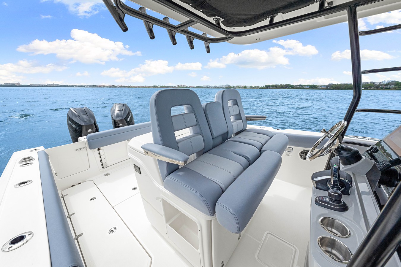 2026 Boston Whaler 330 Outrage 52