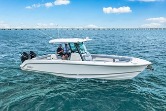 Boston Whaler 330 Outrage 2 2026 Boston Whaler 330 Outrage 3