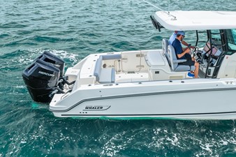 Boston Whaler 330 Outrage 6 2026 Boston Whaler 330 Outrage 7