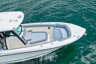Boston Whaler 330 Outrage 7 2026 Boston Whaler 330 Outrage 8