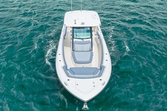 Boston Whaler 330 Outrage 8 2026 Boston Whaler 330 Outrage 9