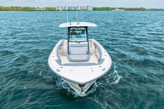 Boston Whaler 330 Outrage 9 2026 Boston Whaler 330 Outrage 10